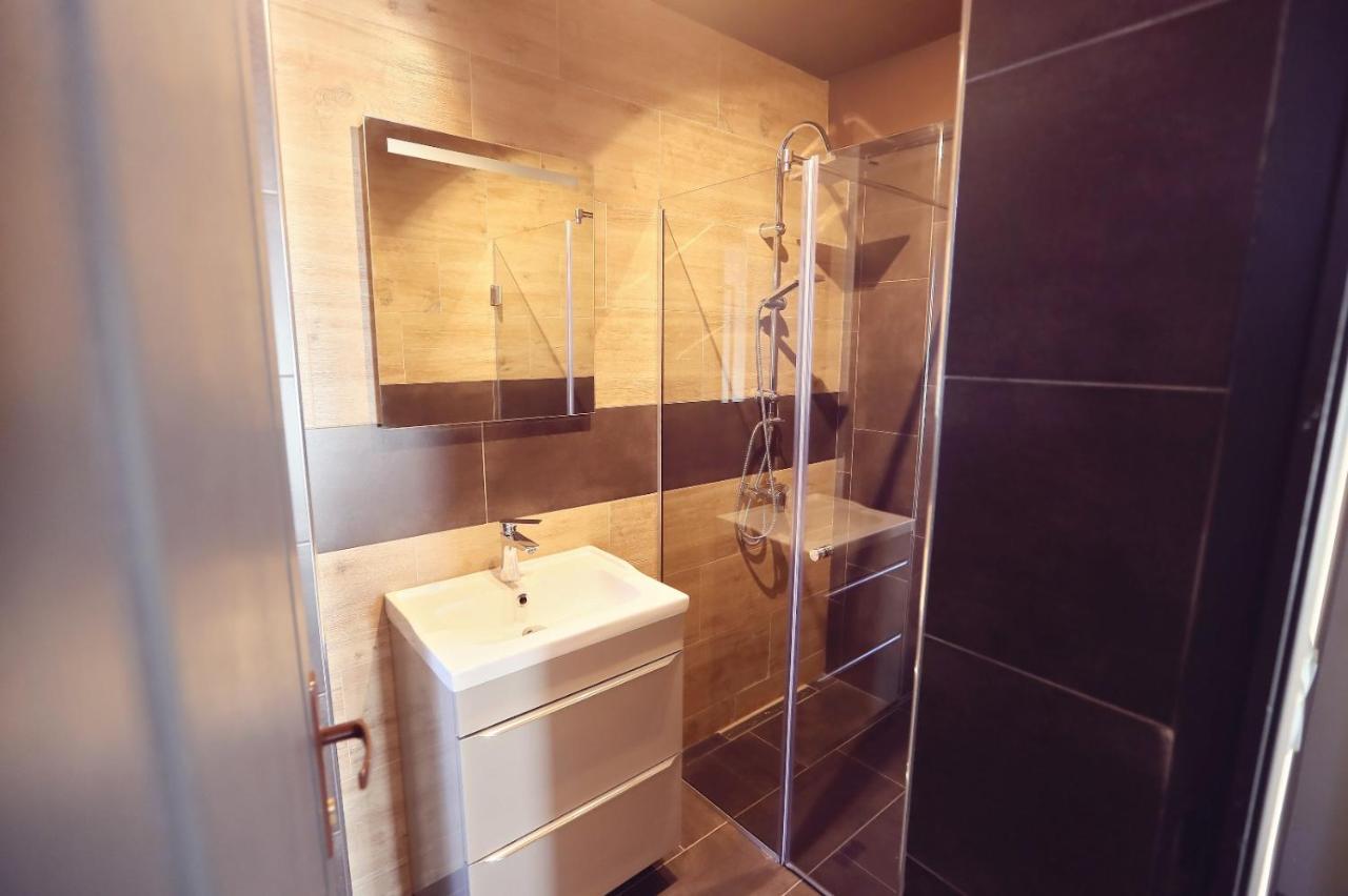 Dezire Guesthouse Május 1. üdülő Kültér fotó